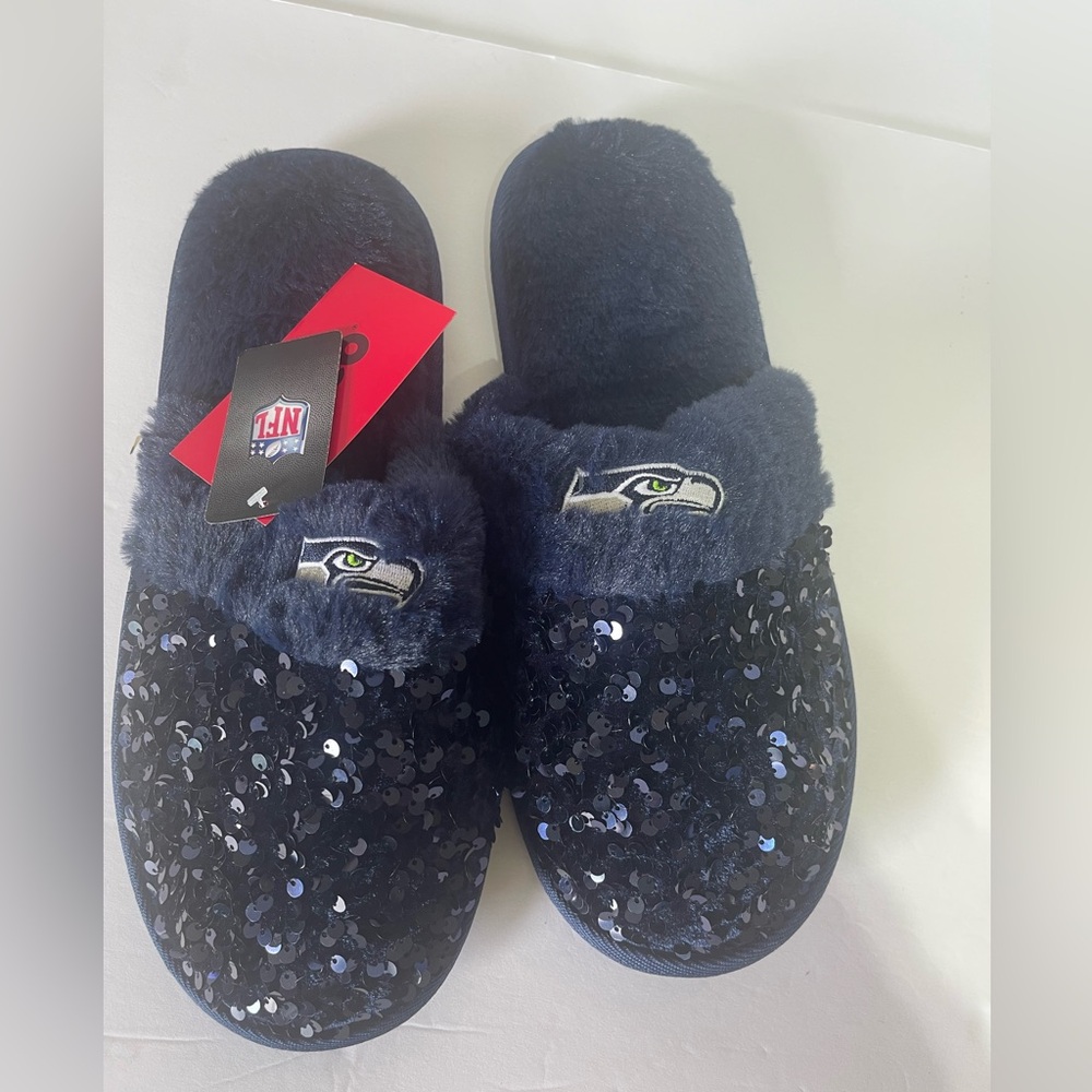 FOCO NFL Seahawks sequined woman’s slippers size XL (11-12)